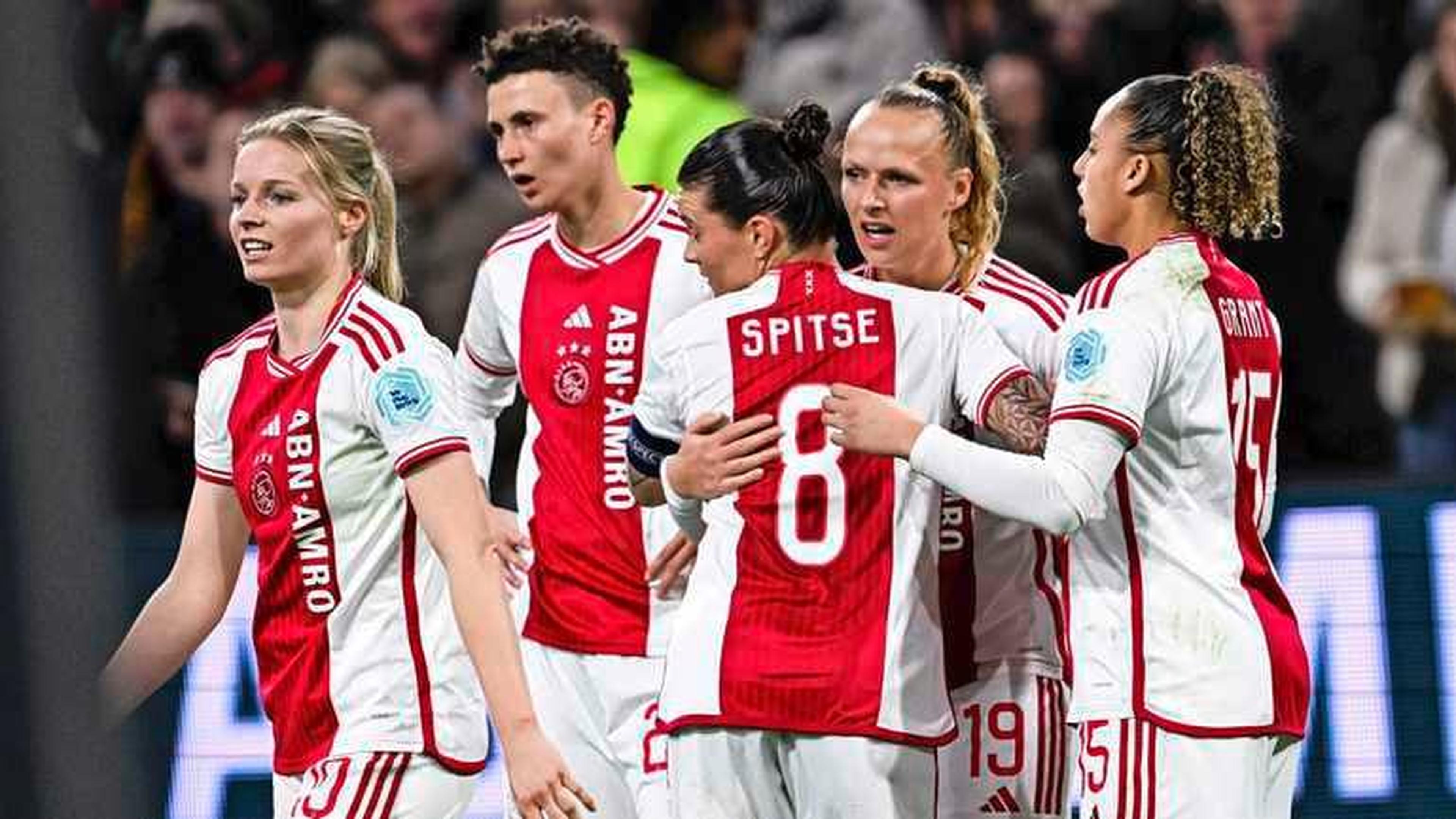 Ajax Vrouwen plaatsen zich als eerste Nederlandse ploeg ooit voor kwartfinales Champions League De Gooi en Eemlander